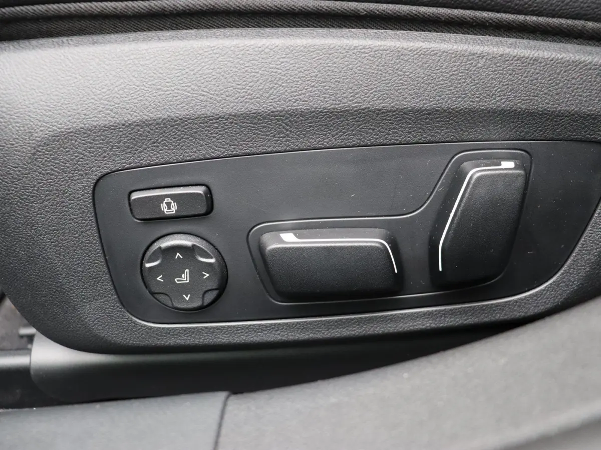 eDrive40 M Sport Edition | M Sportpakket Pro | SoH 100% | Innovation Pack | Comfort Pack | Schuifdak | Elektrisch Verstelbare M Sportstoelen | Active Cruise Control | Harman Kardon | 19''