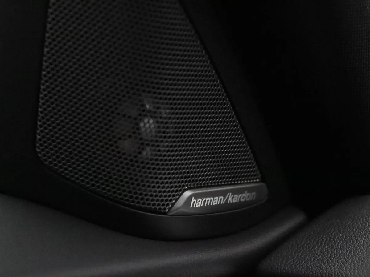 eDrive40 M Sport Edition | M Sportpakket Pro | SoH 100% | Innovation Pack | Comfort Pack | Schuifdak | Elektrisch Verstelbare M Sportstoelen | Active Cruise Control | Harman Kardon | 19''