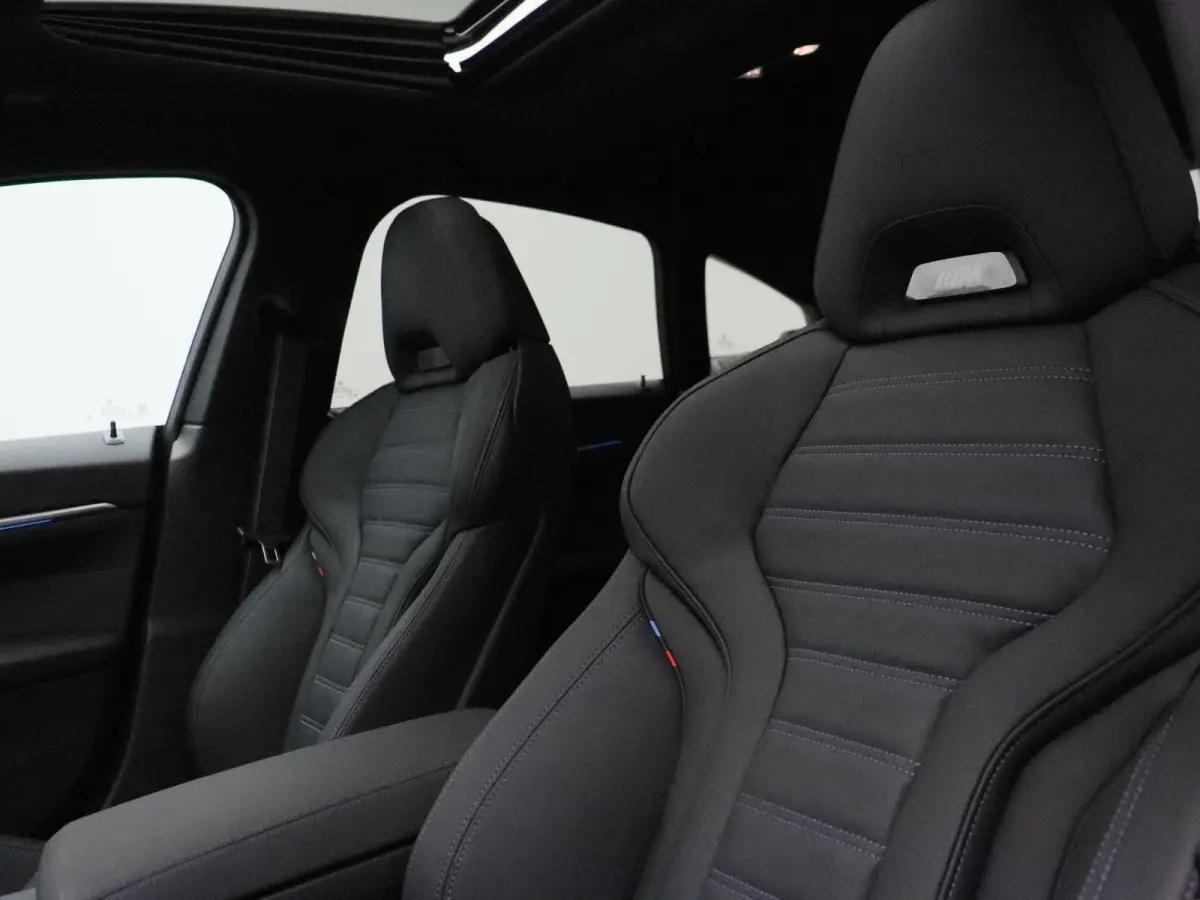 eDrive40 M Sport Edition | M Sportpakket Pro | SoH 100% | Innovation Pack | Comfort Pack | Schuifdak | Elektrisch Verstelbare M Sportstoelen | Active Cruise Control | Harman Kardon | 19''