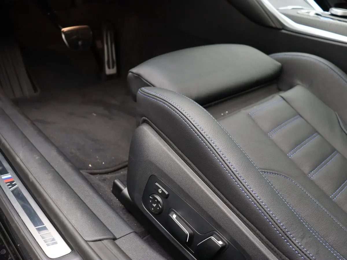 eDrive40 M Sport Edition | M Sportpakket Pro | SoH 100% | Innovation Pack | Comfort Pack | Schuifdak | Elektrisch Verstelbare M Sportstoelen | Active Cruise Control | Harman Kardon | 19''
