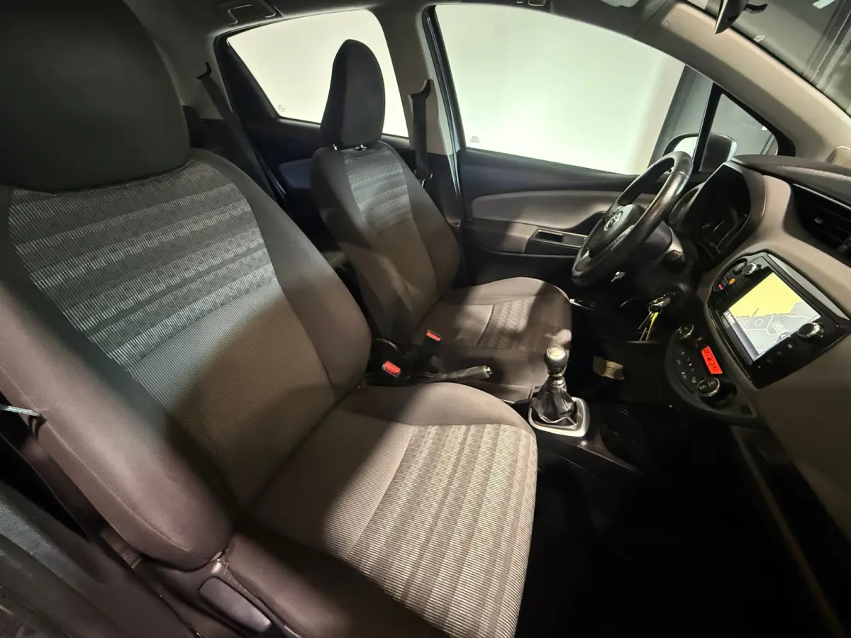 1.3 VVT-i Trend Navi Airco Cruise Camera Nieuwe Apk
