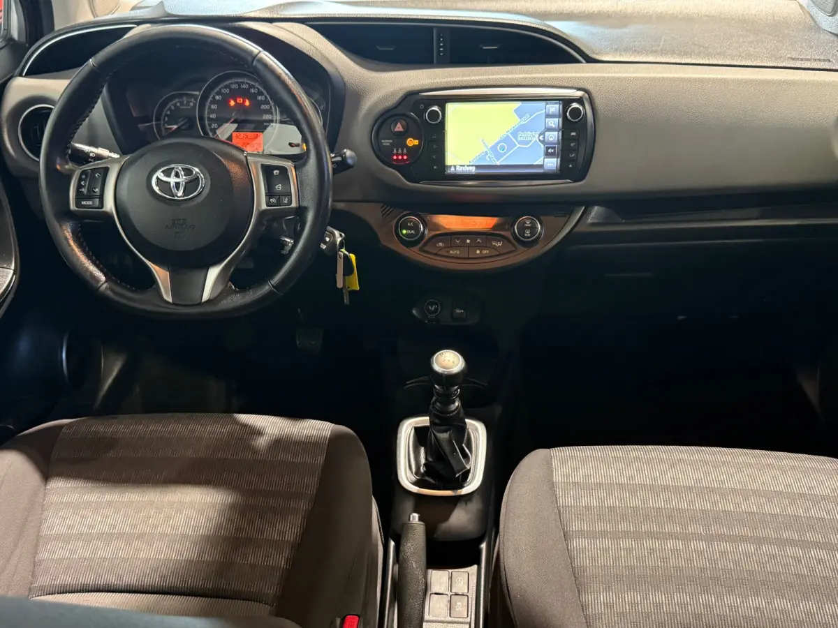1.3 VVT-i Trend Navi Airco Cruise Camera Nieuwe Apk