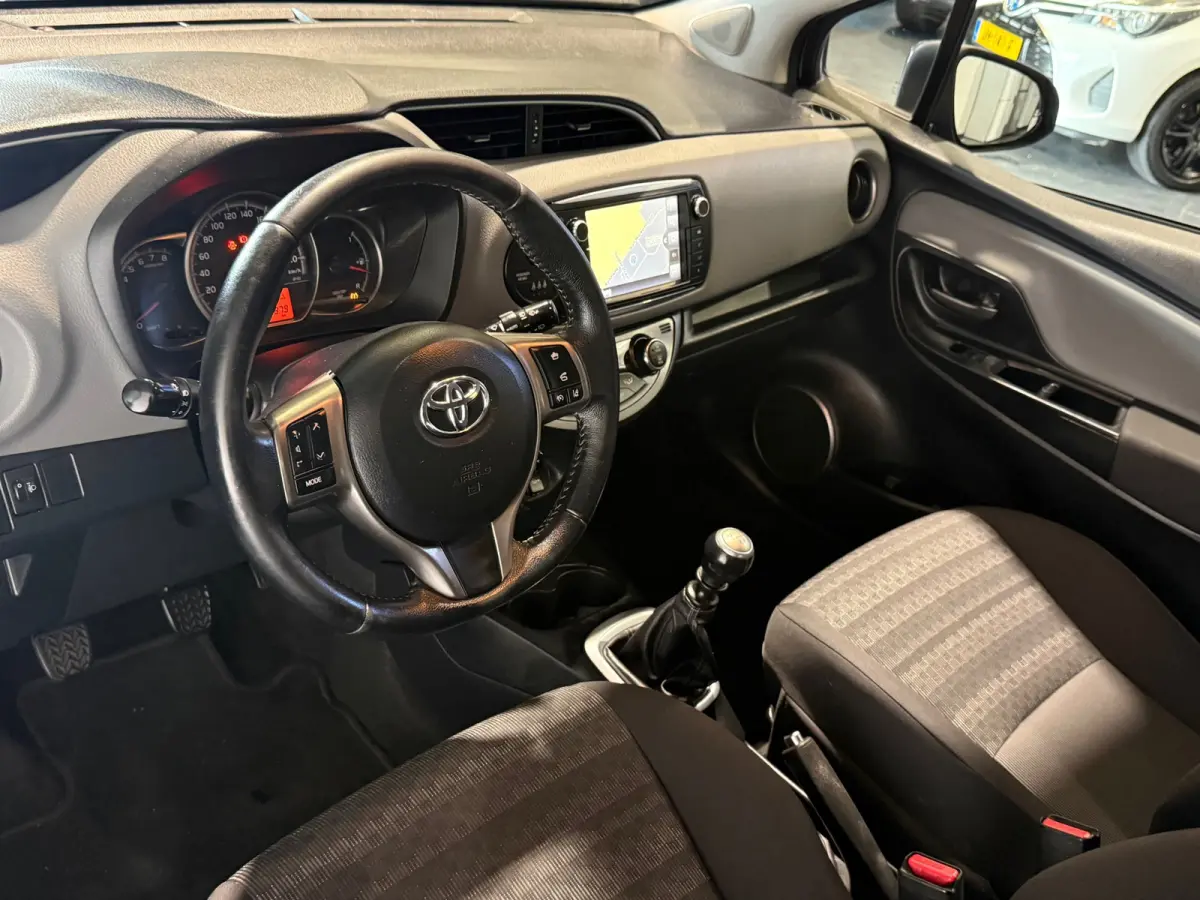 1.3 VVT-i Trend Navi Airco Cruise Camera Nieuwe Apk