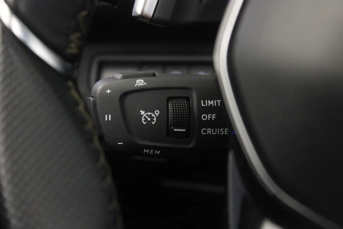 1.2 Hybrid 136 GT |Pano|Stoelverw.|Trekhaak|