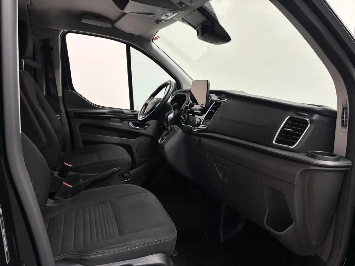 300 2.0 TDCI L2H1 Limited Dubbele Cabine Automaat Navi Airco 2 Schuifdeuren Trekhaak Parkeersensoren Carplay