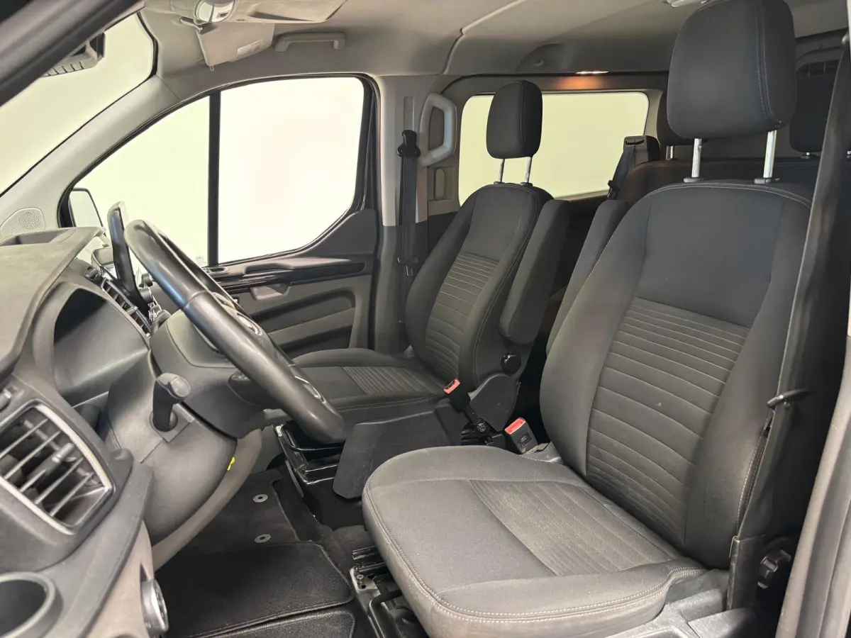 300 2.0 TDCI L2H1 Limited Dubbele Cabine Automaat Navi Airco 2 Schuifdeuren Trekhaak Parkeersensoren Carplay