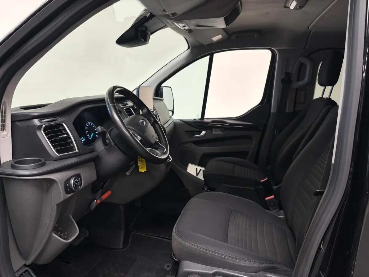 300 2.0 TDCI L2H1 Limited Dubbele Cabine Automaat Navi Airco 2 Schuifdeuren Trekhaak Parkeersensoren Carplay