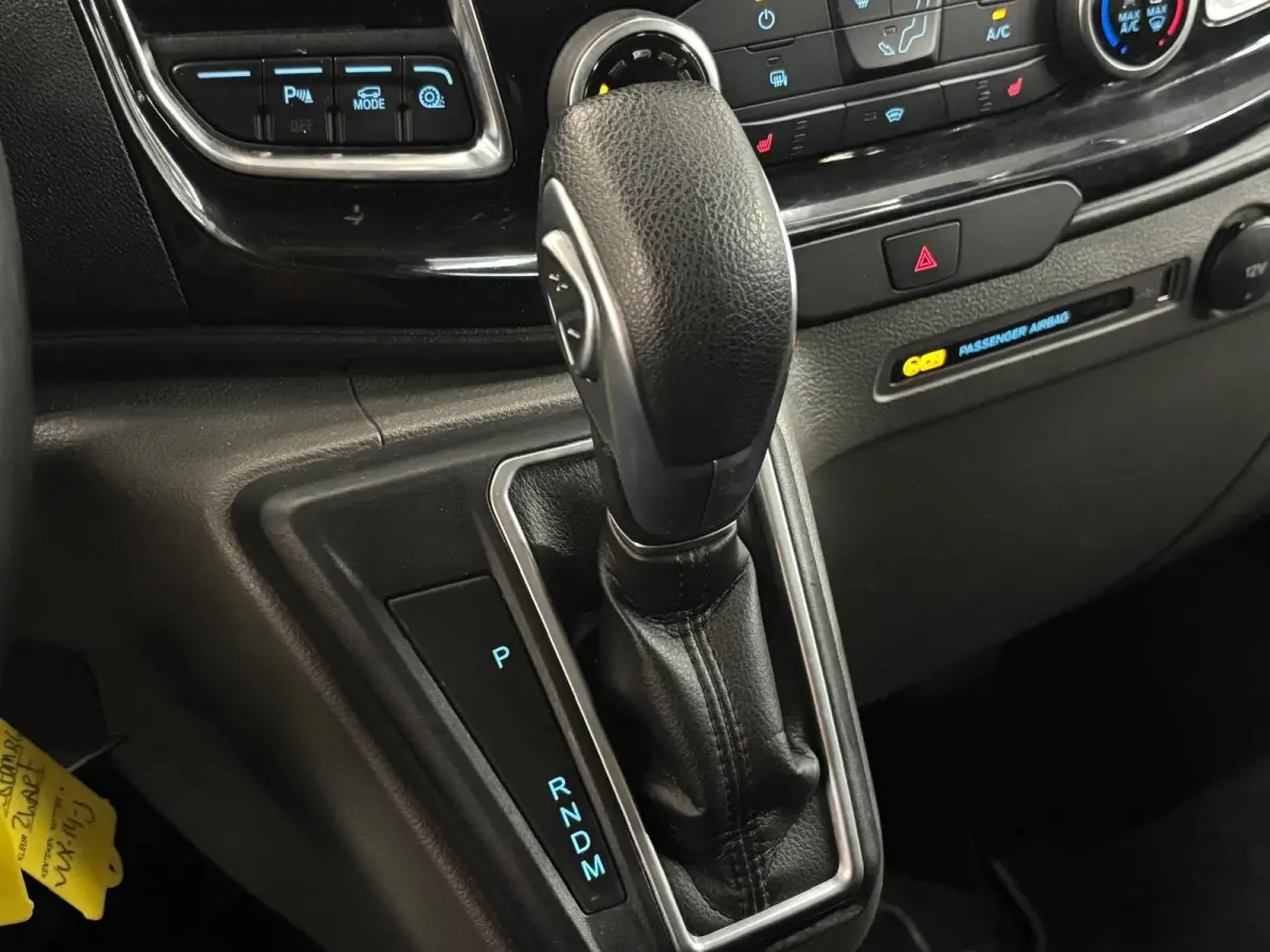 300 2.0 TDCI L2H1 Limited Dubbele Cabine Automaat Navi Airco 2 Schuifdeuren Trekhaak Parkeersensoren Carplay