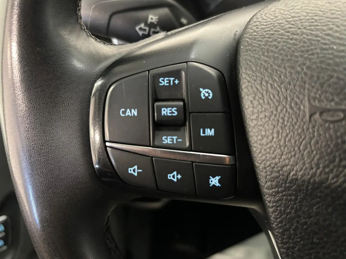 300 2.0 TDCI L2H1 Limited Dubbele Cabine Automaat Navi Airco 2 Schuifdeuren Trekhaak Parkeersensoren Carplay