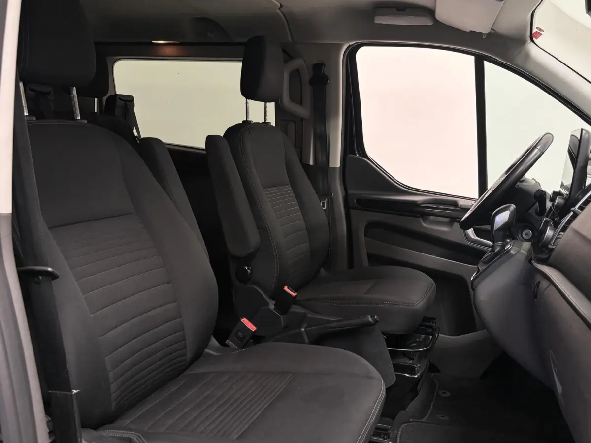 300 2.0 TDCI L2H1 Limited Dubbele Cabine Automaat Navi Airco 2 Schuifdeuren Trekhaak Parkeersensoren Carplay