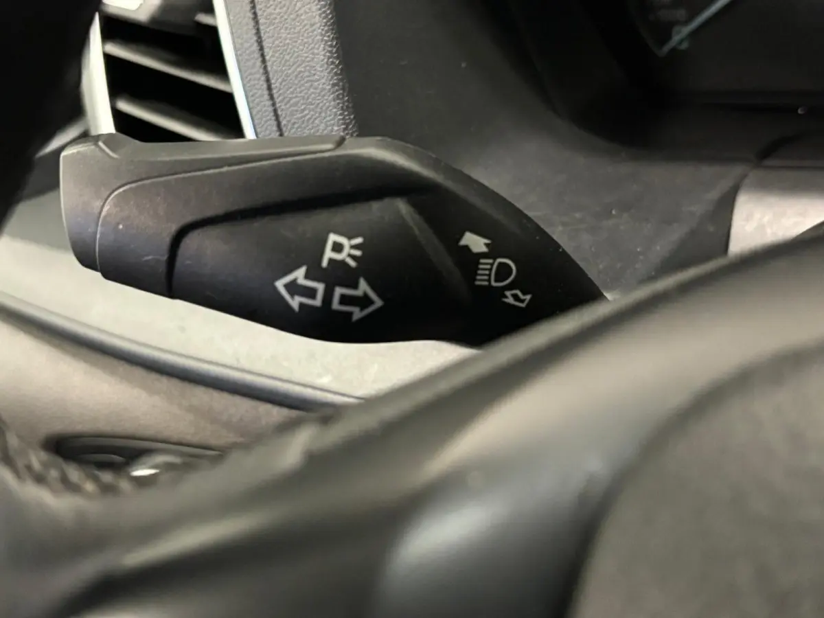 300 2.0 TDCI L2H1 Limited Dubbele Cabine Automaat Navi Airco 2 Schuifdeuren Trekhaak Parkeersensoren Carplay