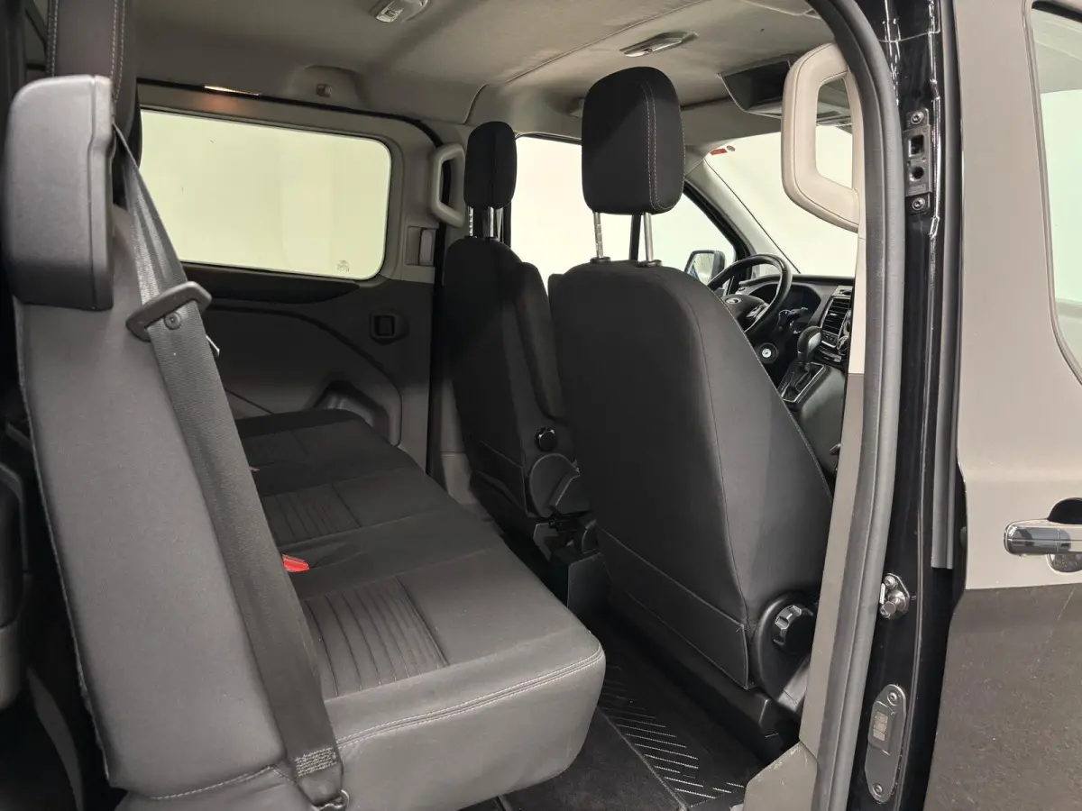 300 2.0 TDCI L2H1 Limited Dubbele Cabine Automaat Navi Airco 2 Schuifdeuren Trekhaak Parkeersensoren Carplay