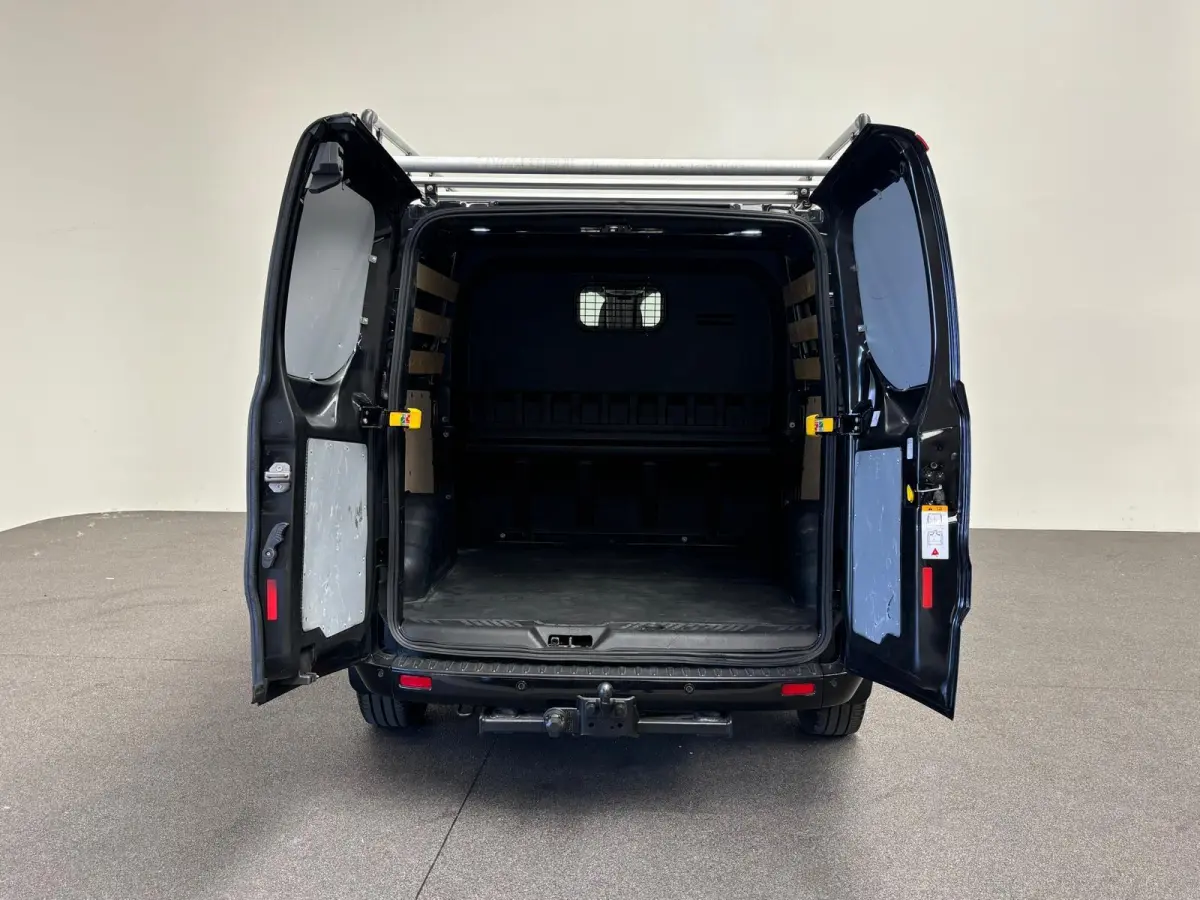 300 2.0 TDCI L2H1 Limited Dubbele Cabine Automaat Navi Airco 2 Schuifdeuren Trekhaak Parkeersensoren Carplay
