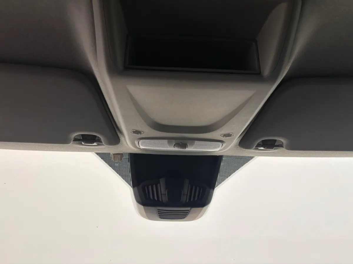 300 2.0 TDCI L2H1 Limited Dubbele Cabine Automaat Navi Airco 2 Schuifdeuren Trekhaak Parkeersensoren Carplay