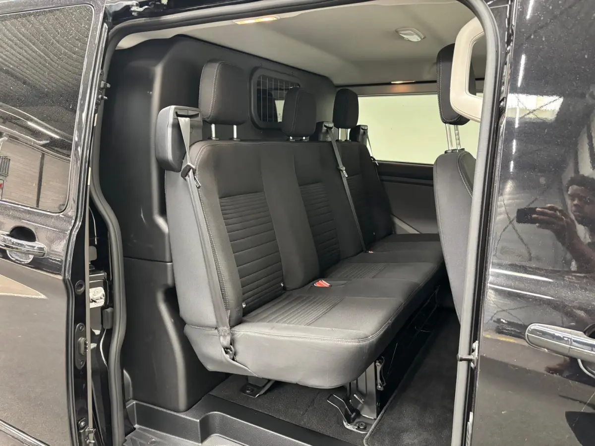 300 2.0 TDCI L2H1 Limited Dubbele Cabine Automaat Navi Airco 2 Schuifdeuren Trekhaak Parkeersensoren Carplay