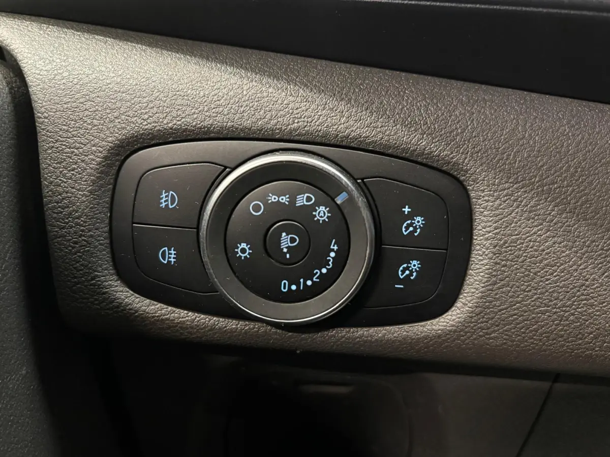 300 2.0 TDCI L2H1 Limited Dubbele Cabine Automaat Navi Airco 2 Schuifdeuren Trekhaak Parkeersensoren Carplay