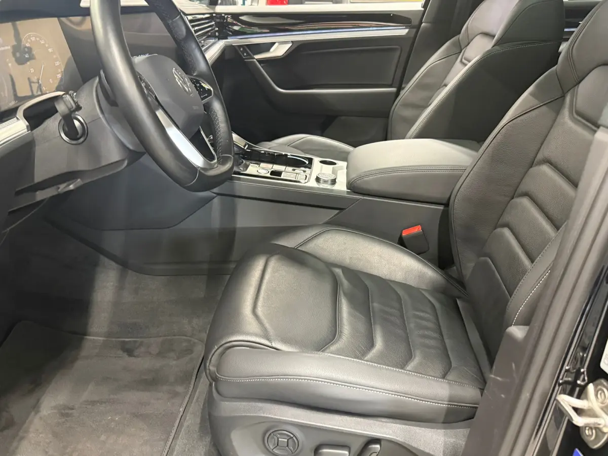3.0 TSi eHybrid 4MOTION / pano / leer / camera / stoel en stuurverwaming
