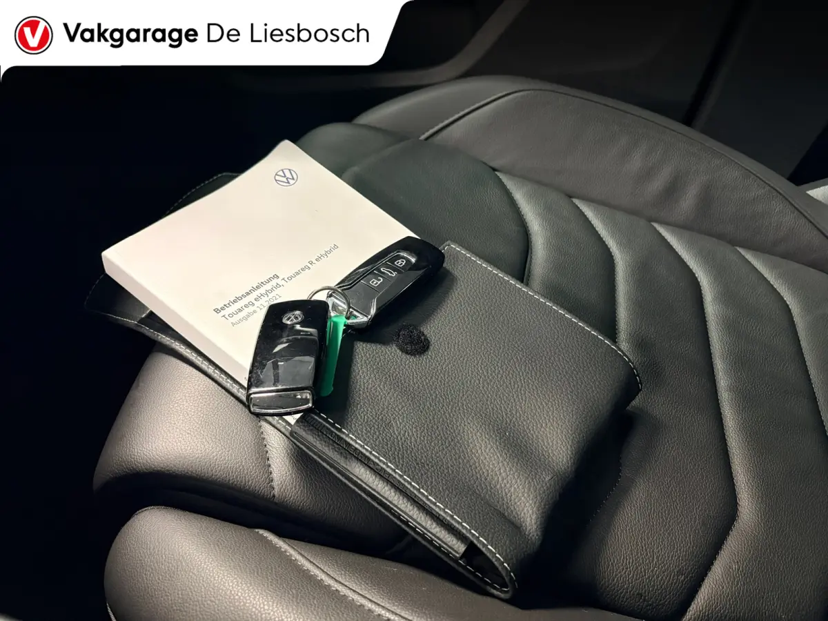 3.0 TSi eHybrid 4MOTION / pano / leer / camera / stoel en stuurverwaming