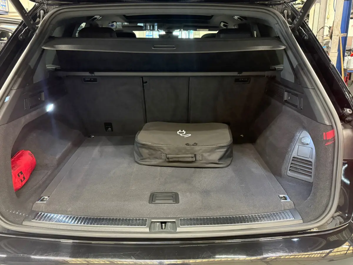 3.0 TSi eHybrid 4MOTION / pano / leer / camera / stoel en stuurverwaming