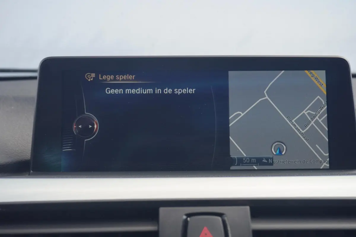 320i M Sportpakket / Harman Kardon / Panoramadak / Leder / Trekhaak / Achteruitrijcamera