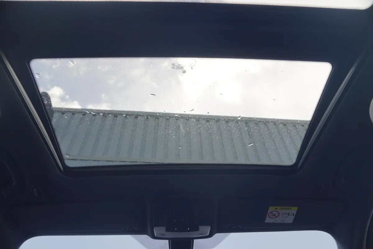 320i M Sportpakket / Harman Kardon / Panoramadak / Leder / Trekhaak / Achteruitrijcamera