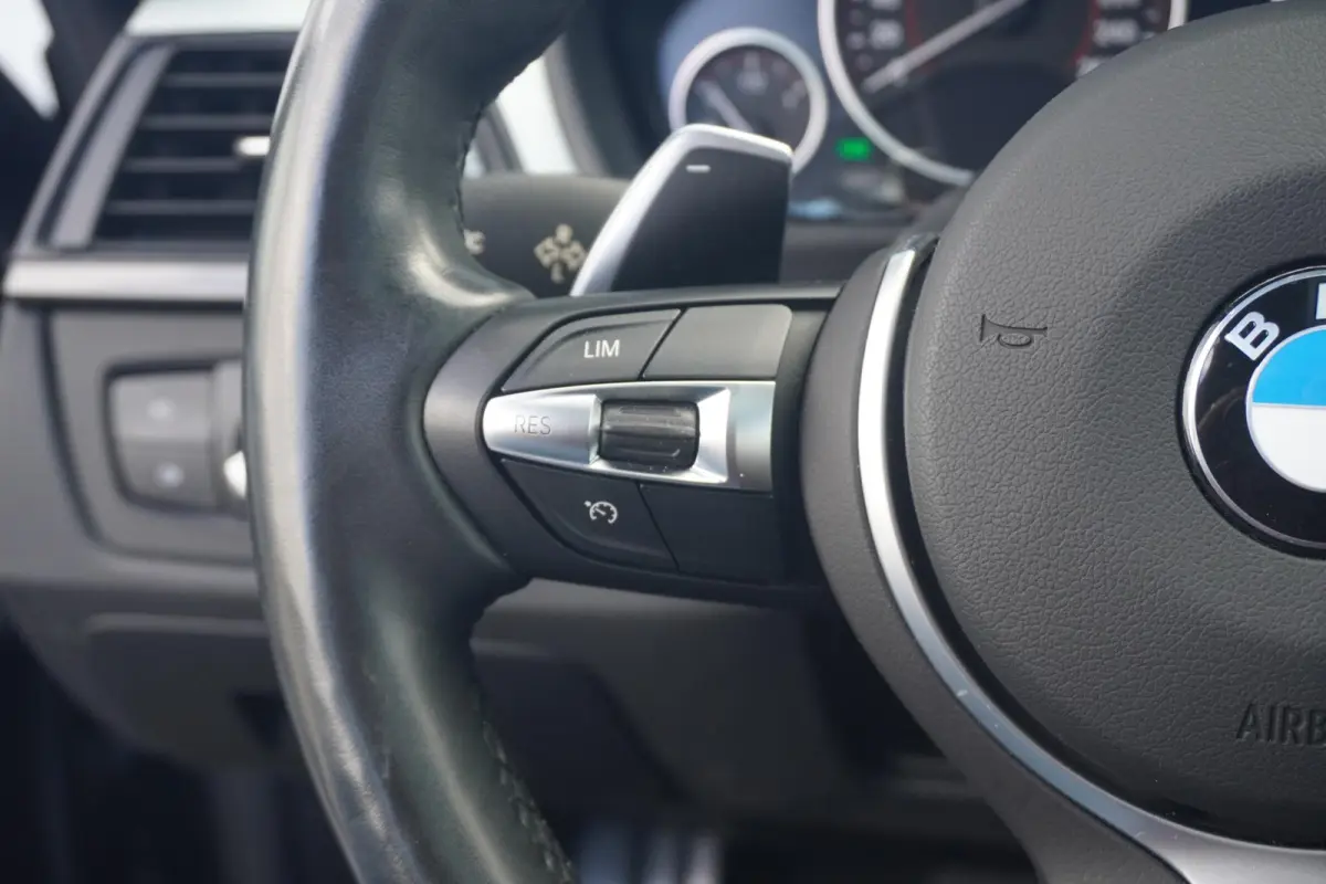 320i M Sportpakket / Harman Kardon / Panoramadak / Leder / Trekhaak / Achteruitrijcamera