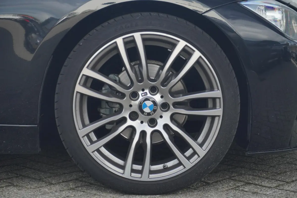 320i M Sportpakket / Harman Kardon / Panoramadak / Leder / Trekhaak / Achteruitrijcamera