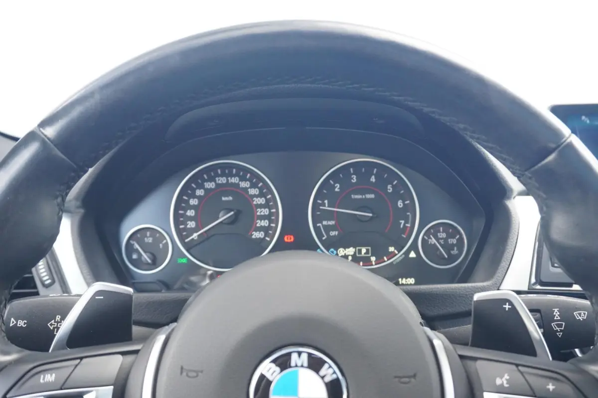 320i M Sportpakket / Harman Kardon / Panoramadak / Leder / Trekhaak / Achteruitrijcamera
