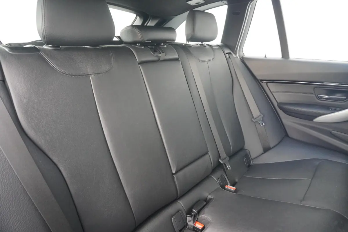 320i M Sportpakket / Harman Kardon / Panoramadak / Leder / Trekhaak / Achteruitrijcamera