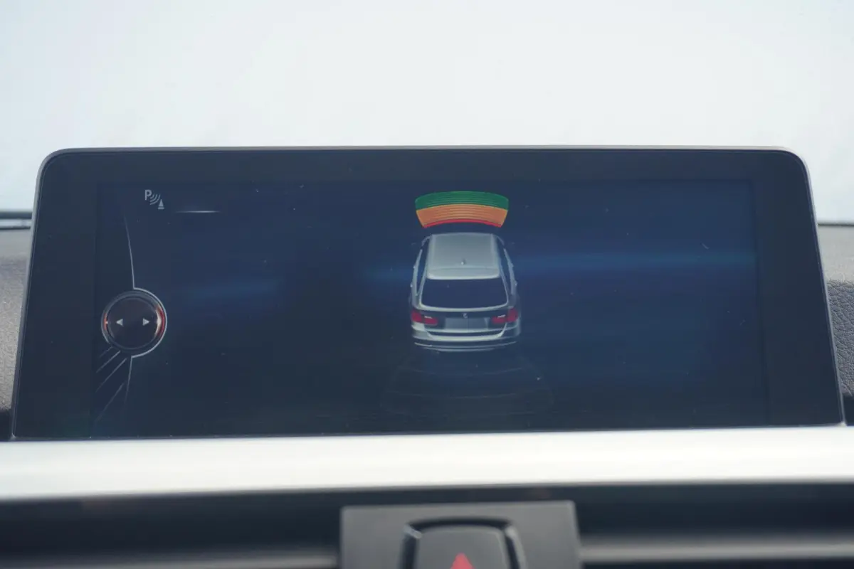 320i M Sportpakket / Harman Kardon / Panoramadak / Leder / Trekhaak / Achteruitrijcamera