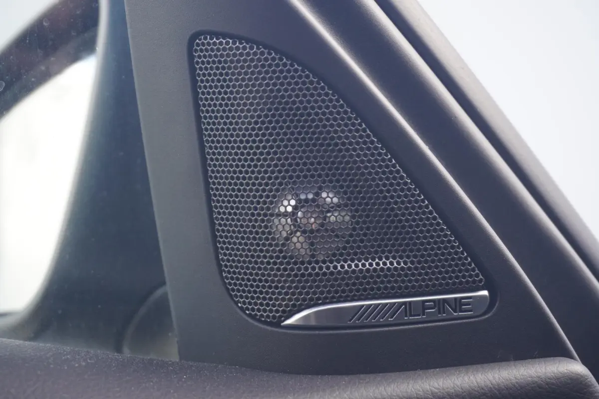 320i M Sportpakket / Harman Kardon / Panoramadak / Leder / Trekhaak / Achteruitrijcamera