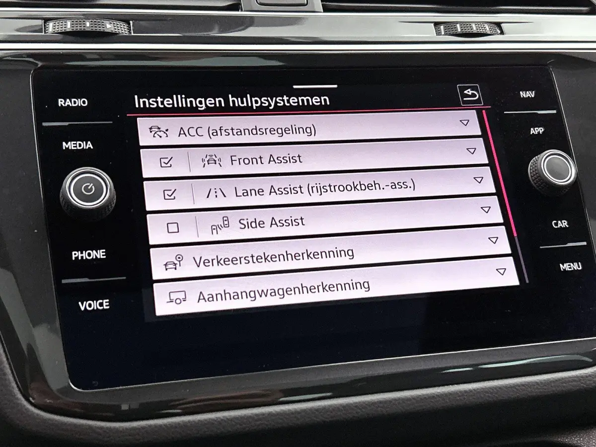 1.5 TSI R-Line Business | 150 PK | Panorama Schuif/Kantel Dak | Stoelverwarming | Trekhaak | Digital Cockpit PRO |
