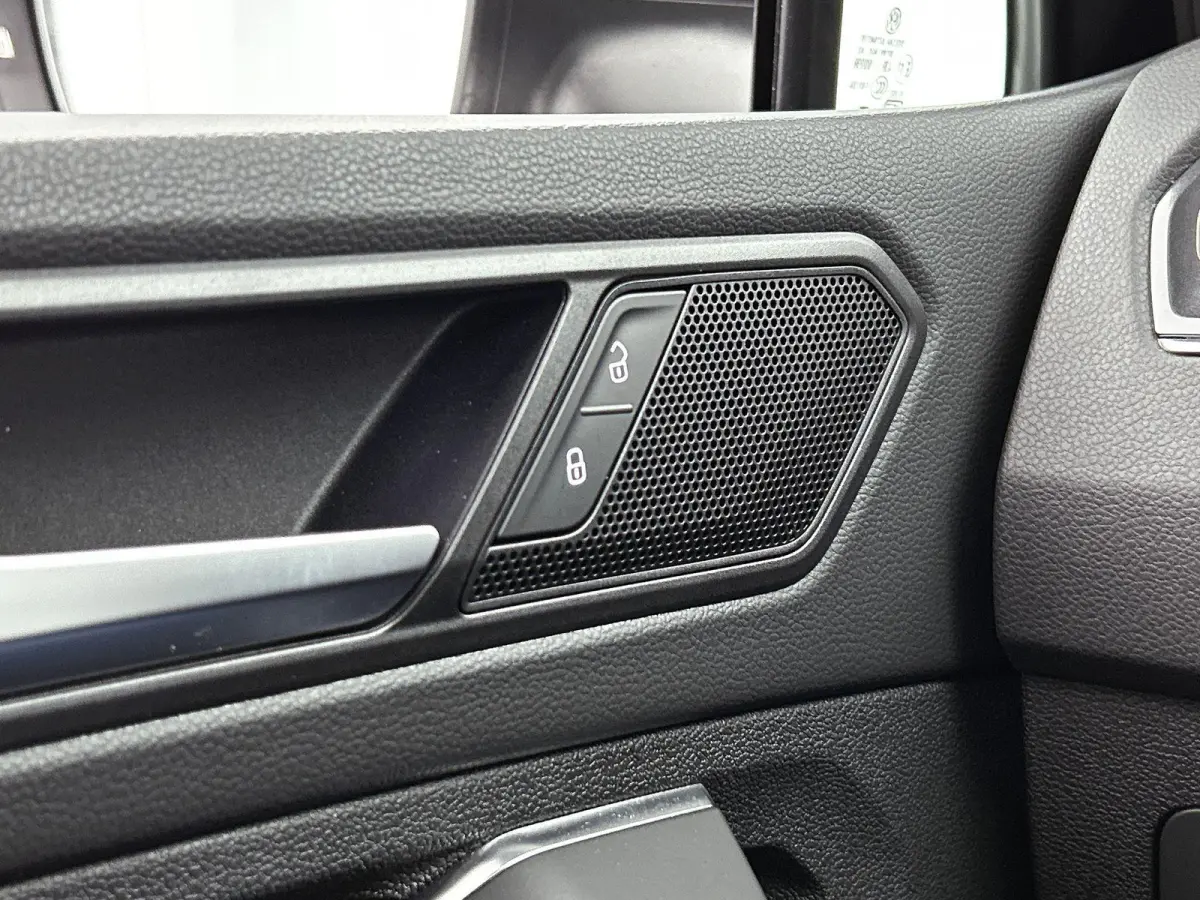 1.5 TSI R-Line Business | 150 PK | Panorama Schuif/Kantel Dak | Stoelverwarming | Trekhaak | Digital Cockpit PRO |