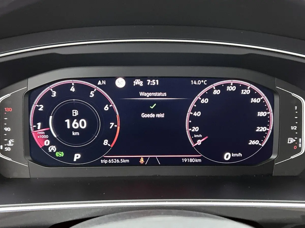1.5 TSI R-Line Business | 150 PK | Panorama Schuif/Kantel Dak | Stoelverwarming | Trekhaak | Digital Cockpit PRO |