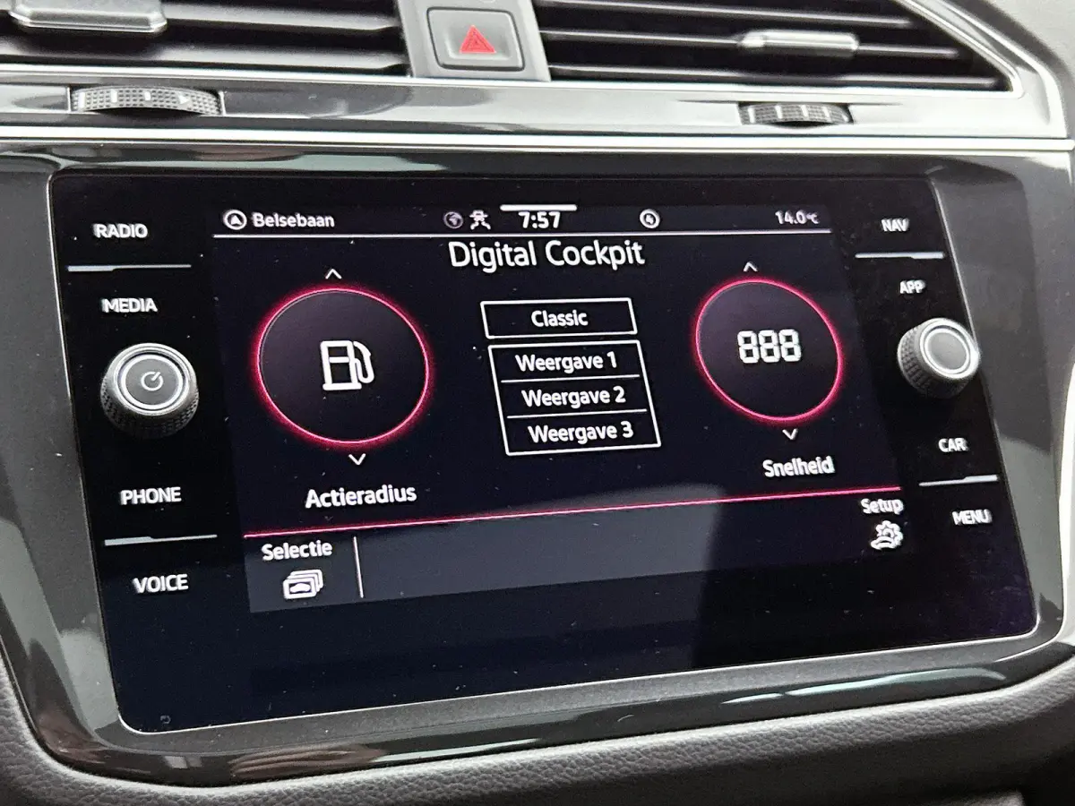 1.5 TSI R-Line Business | 150 PK | Panorama Schuif/Kantel Dak | Stoelverwarming | Trekhaak | Digital Cockpit PRO |