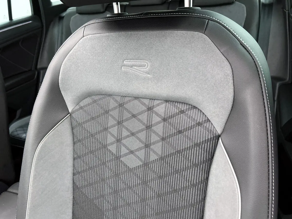 1.5 TSI R-Line Business | 150 PK | Panorama Schuif/Kantel Dak | Stoelverwarming | Trekhaak | Digital Cockpit PRO |