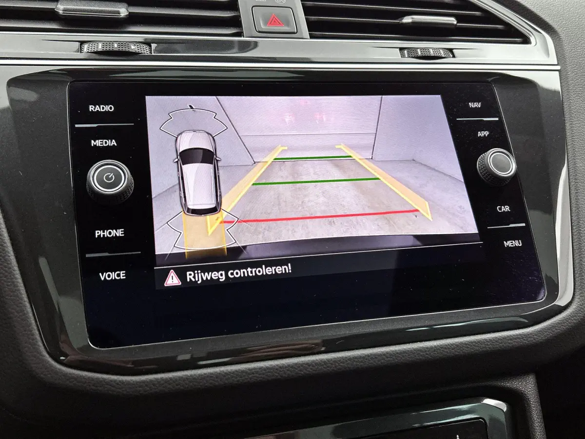 1.5 TSI R-Line Business | 150 PK | Panorama Schuif/Kantel Dak | Stoelverwarming | Trekhaak | Digital Cockpit PRO |