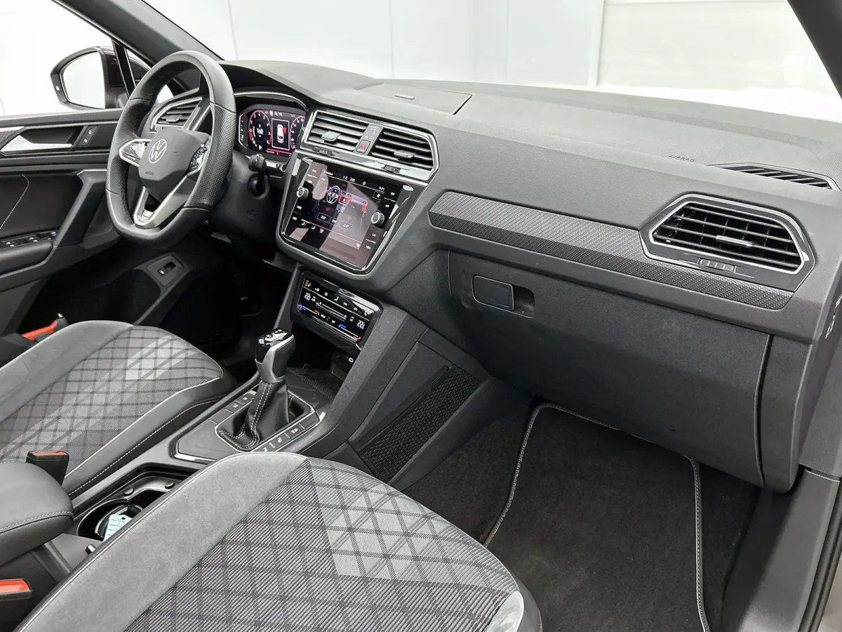 1.5 TSI R-Line Business | 150 PK | Panorama Schuif/Kantel Dak | Stoelverwarming | Trekhaak | Digital Cockpit PRO |