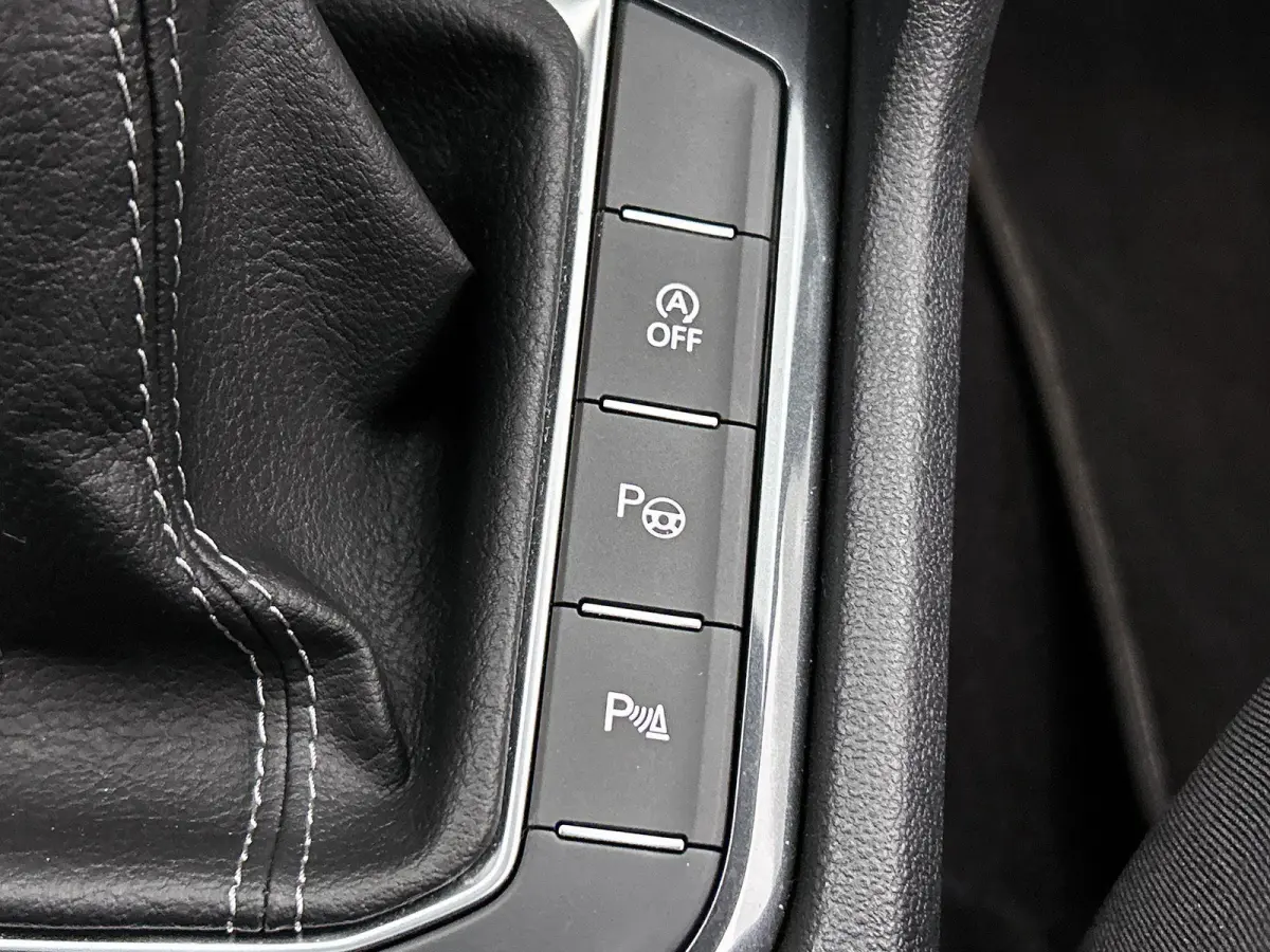 1.5 TSI R-Line Business | 150 PK | Panorama Schuif/Kantel Dak | Stoelverwarming | Trekhaak | Digital Cockpit PRO |