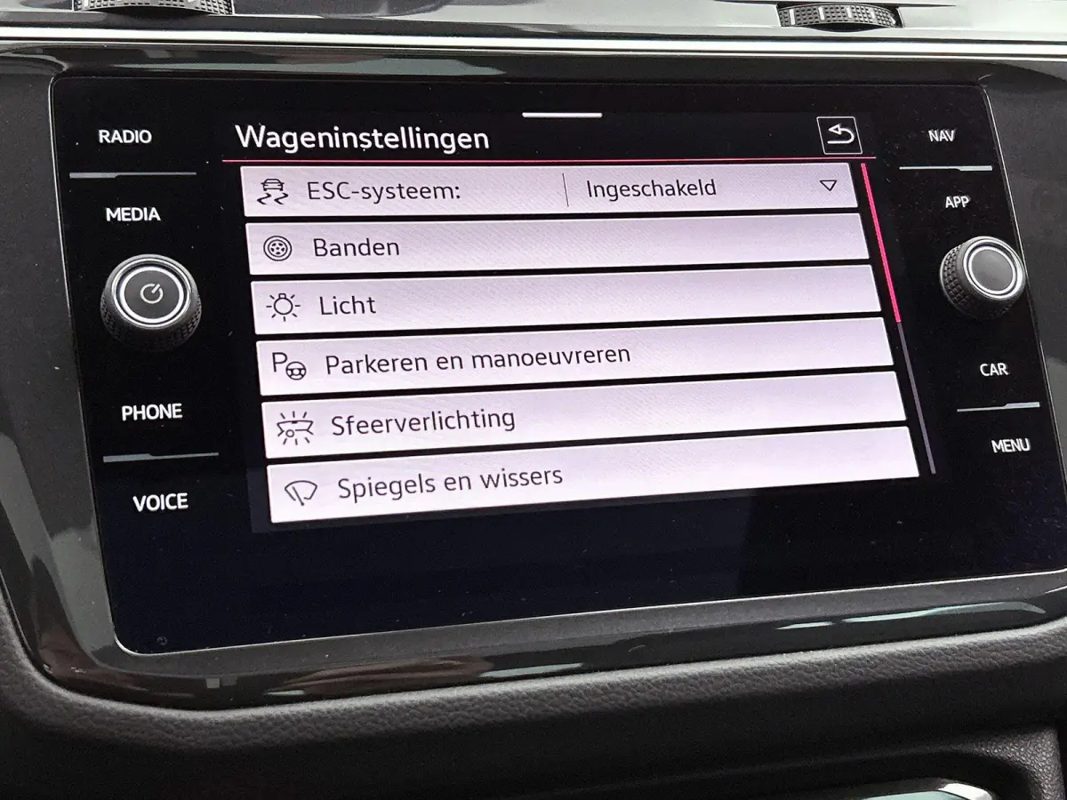 1.5 TSI R-Line Business | 150 PK | Panorama Schuif/Kantel Dak | Stoelverwarming | Trekhaak | Digital Cockpit PRO |