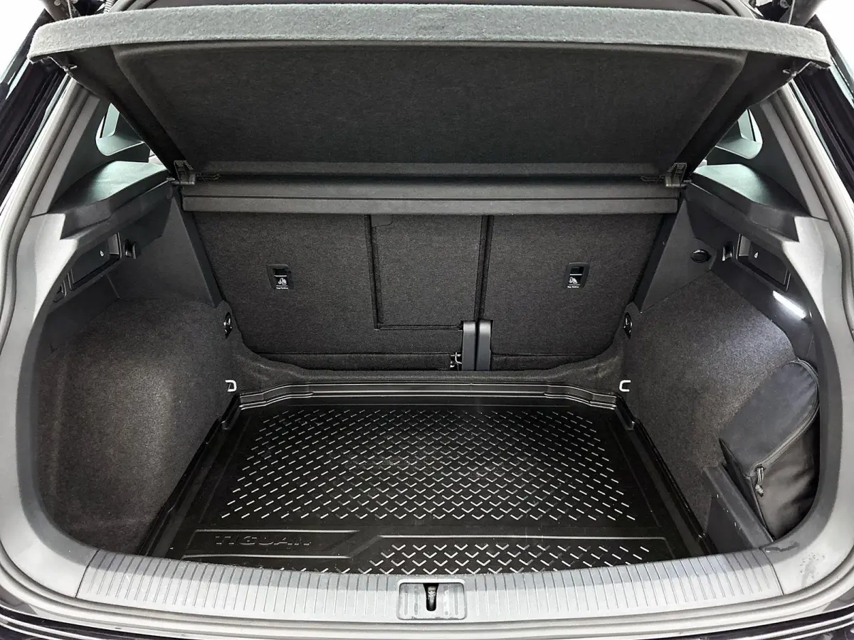 1.5 TSI R-Line Business | 150 PK | Panorama Schuif/Kantel Dak | Stoelverwarming | Trekhaak | Digital Cockpit PRO |