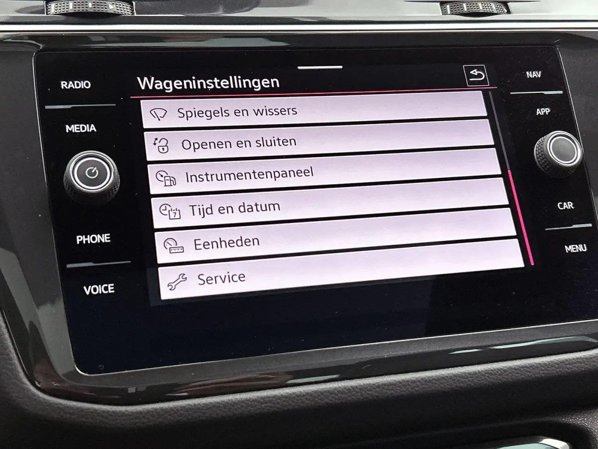 1.5 TSI R-Line Business | 150 PK | Panorama Schuif/Kantel Dak | Stoelverwarming | Trekhaak | Digital Cockpit PRO |