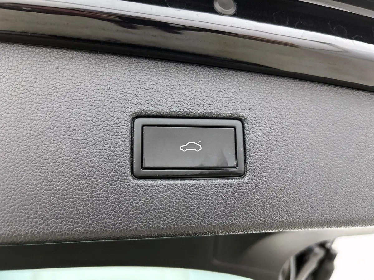1.5 TSI R-Line Business | 150 PK | Panorama Schuif/Kantel Dak | Stoelverwarming | Trekhaak | Digital Cockpit PRO |