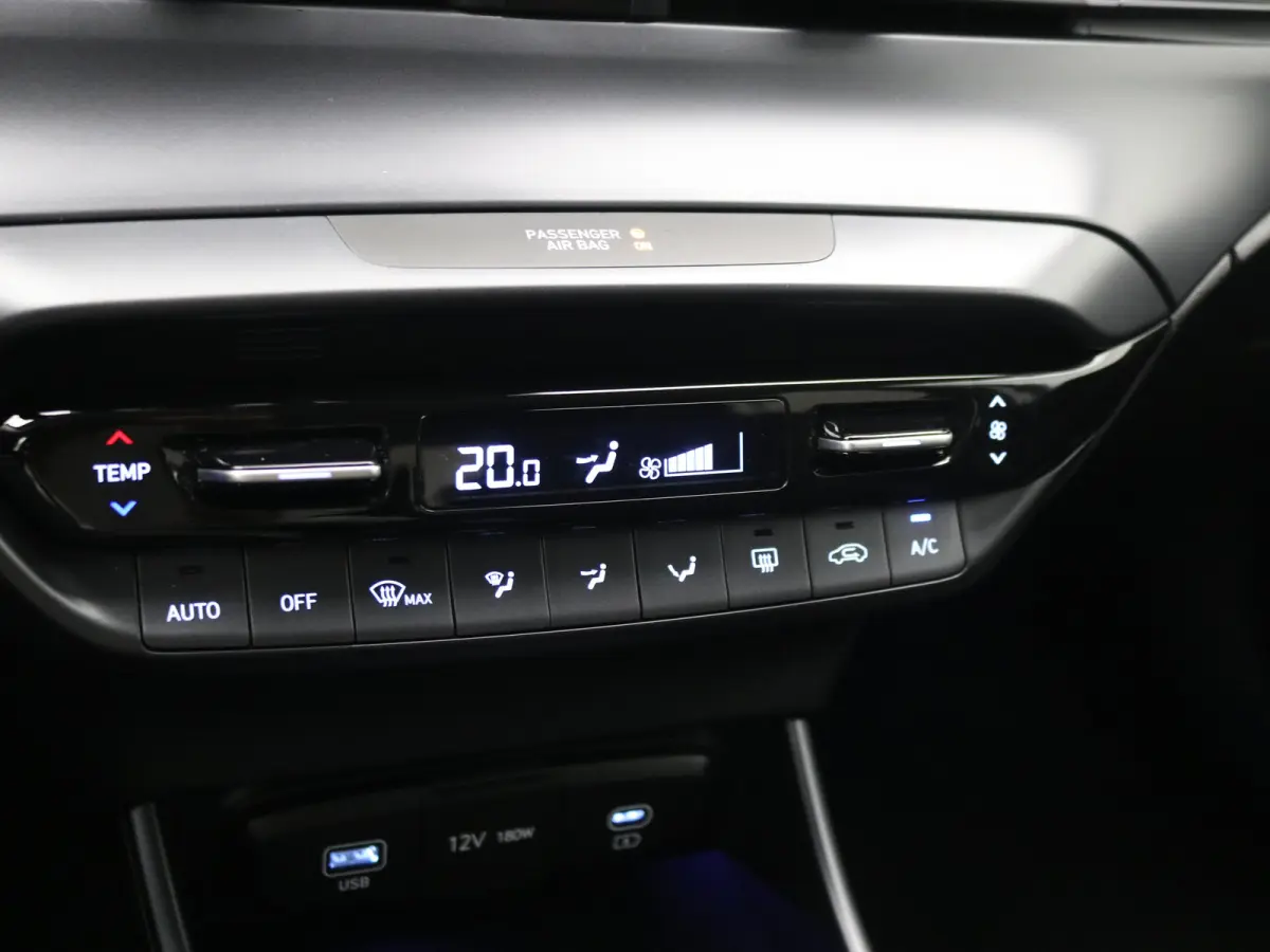 1.0 T-GDI 100pk Premium | Carplay | Climate control | Cruise control | Stoel/stuurverwarming | Camera | Parkeersensoren | DAB | Premium Audio | Lichtmetalen velgen | Navigatie