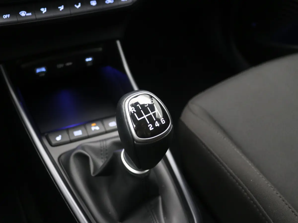 1.0 T-GDI 100pk Premium | Carplay | Climate control | Cruise control | Stoel/stuurverwarming | Camera | Parkeersensoren | DAB | Premium Audio | Lichtmetalen velgen | Navigatie