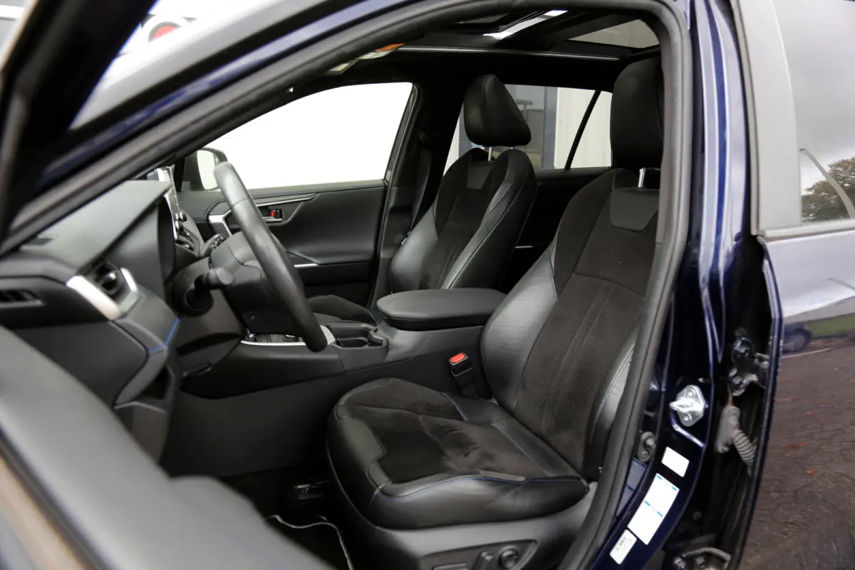 2.5 Hybrid AWD-i Collection*Perfect Toyota Onderh.*Fabrieksgar.t/m08-2031*Pano/Half Leder-Alcantara/JBL/360 Camera/Stoelverw./Stuurverw./Parkeersens.V+A/19 inch LM*