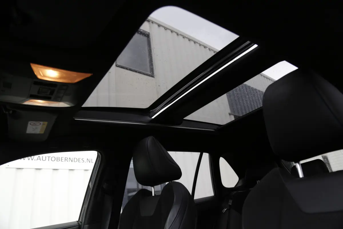 2.5 Hybrid AWD-i Collection*Perfect Toyota Onderh.*Fabrieksgar.t/m08-2031*Pano/Half Leder-Alcantara/JBL/360 Camera/Stoelverw./Stuurverw./Parkeersens.V+A/19 inch LM*