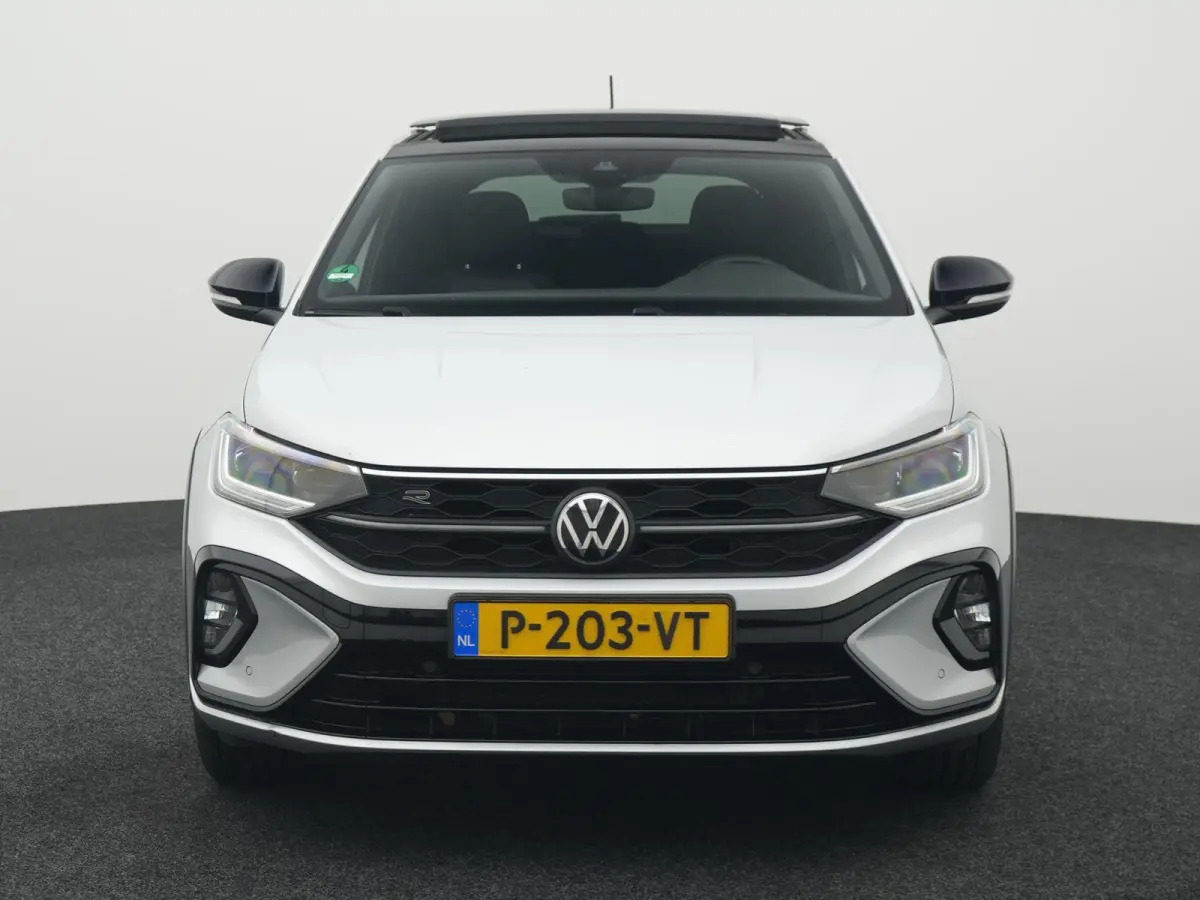 1.0 TSI R-Line AUTOMAAT | BTW AUTO | PANORAMADAK | VIRTUEEL | STOELVERARMING | 3X R-LINE | 18 INCH LMV | NAVIGATIE | CAMERA | APPLE CARPLAY | PDC | 12 MAANDEN BOVAG GARANTIE |
