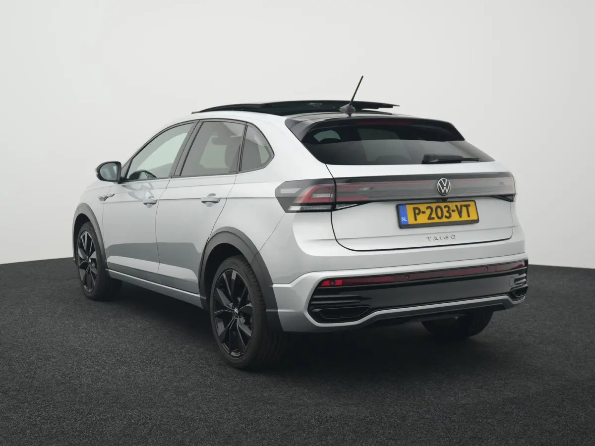 1.0 TSI R-Line AUTOMAAT | BTW AUTO | PANORAMADAK | VIRTUEEL | STOELVERARMING | 3X R-LINE | 18 INCH LMV | NAVIGATIE | CAMERA | APPLE CARPLAY | PDC | 12 MAANDEN BOVAG GARANTIE |
