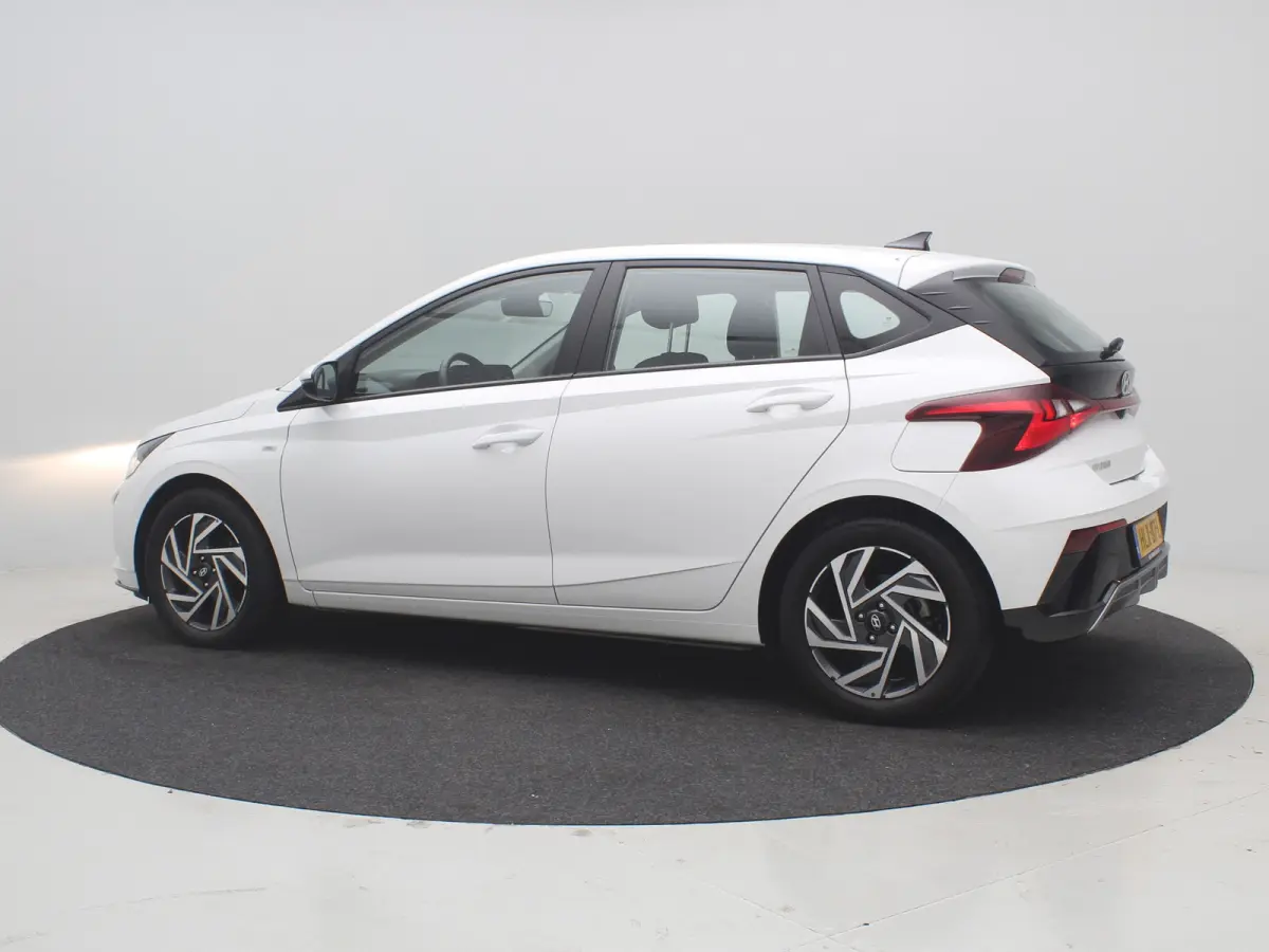 1.0 T-GDI 100pk Comfort | Airco | Camera | Carplay | Cruise control | Dodehoek detectie | Navigatie | Parkeersensoren | Digitaal cockpit | Lichtmetalen velgen